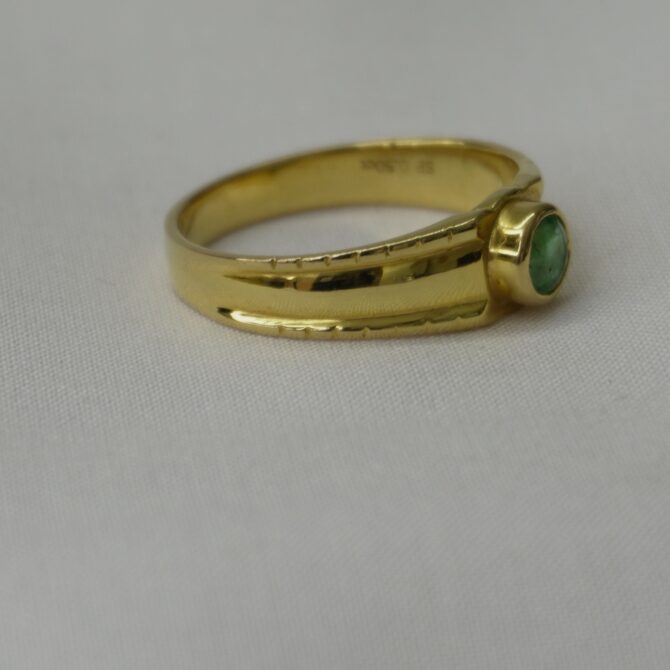 Regal Green Gem Ring - Image 2