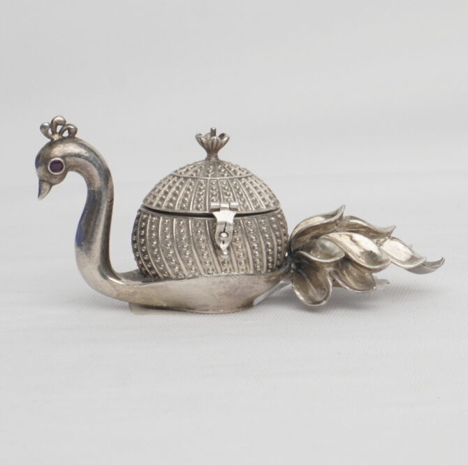 Antique Nags Kunkumachimil
