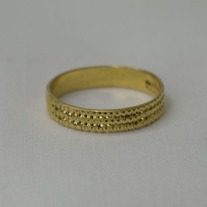 Textured Gleam Gold Ring