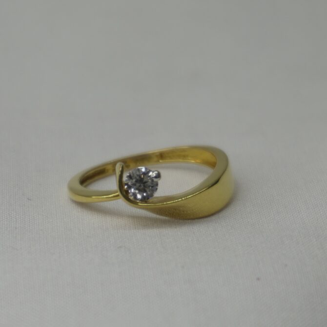 Luxe Solitaire Wrap Rin